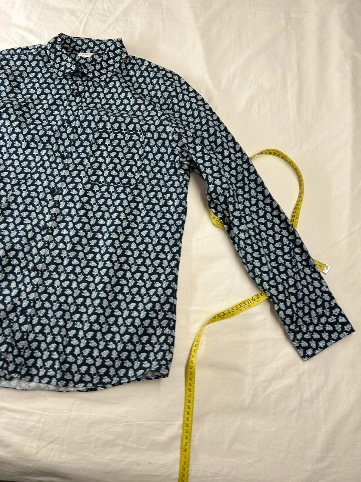 Camisa azul marino de Celio con motivos blancos – photo 3